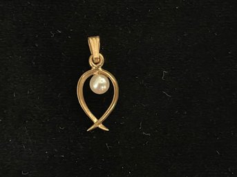 14K Gold Pendant With Pearl