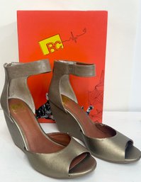 BC Footwear Bronze Taupe Metallic Wedges - Size 10