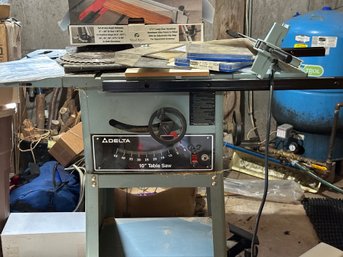 A Delta Table Saw With Accessories