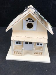 Cottage Birdhouse With Clean Outdoor