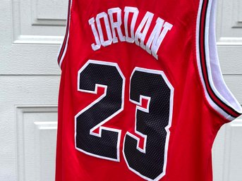 Men's Chicago Bulls Michael Jordan #23 Jersey - Size L