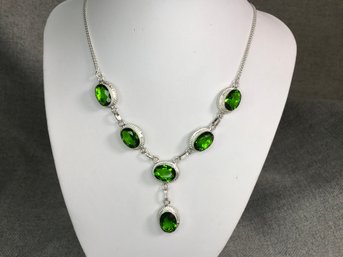 Wonderful 925 / Sterling Silver & Peridot Drop Pendant Necklace - 18' Necklace - Very Pretty Necklace - New !