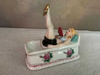 'Naughty Nodder' Vintage Ash Tray