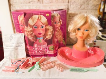 1971 Mattel Barbie Beauty Center No. 4027-Mexico With Some Accessories