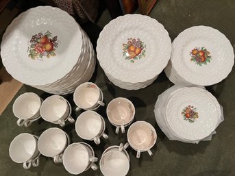 A Complete Set Of 20 Spode England China - Dinner, Salad, Lunch, Tea Cups And Saucers