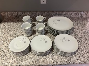 39 Piece China Set, Service For 8