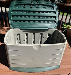 Vintage Rubbermaid Outdoor Patio Porch Deck Box Clean  ( READ Description)