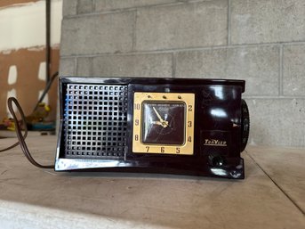 Vintage Travler Radio