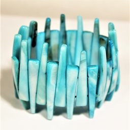 Dyed Blue Mother Of Pearl Shard Bracelet Having Elasticity