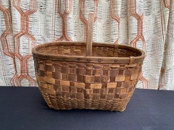 Vintage Single Handle Basket