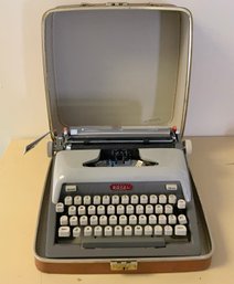 Vintage Royal Typewriter In Case (T)