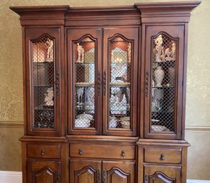 Harden Furniture A Classe Lighted China Cabinet