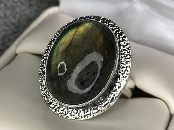 Fabulous 925 / Sterling Silver With Highly Polished Canadian Labradorite Cocktail Ring - Very Pretty Ring !