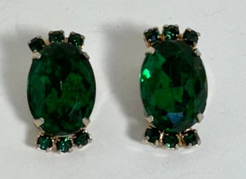 VINTAGE GOLD TONE EMERALD GREEN RHINESTONE CLIP-ON EARRINGS