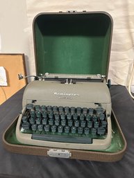 Vintage 1951 Portable Remington Quiet Riter Typewriter Case. DS - D5