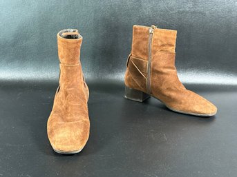 A Pair Of Ankle Boots In Tan Suede Made In Italy By Aquatalia, Women's 7.5