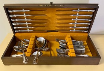 Nice Set Stainless International Flatware In Presentation Box ~ Service For 11 With Case ~ (T)