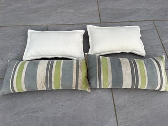 A Collection Of 4 Pillows - Linen And Velvet
