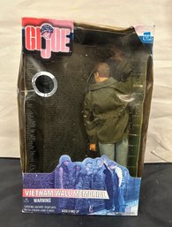 2000 Hasbro GI Joe 12 Military Soldier Vietnam Figure Wall Memorial In Original Box. DS - A2