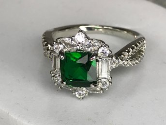 Fabulous 925 / Sterling Silver Ring With Green Tourmaline And Sparkling White Zircons - VERY Pretty Ring !