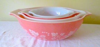 4 Piece Pyrex Pink Gooseberry Bowls