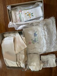 Lot Of Vintage Linen Tablecloths Napkins Doilies Etc See Photos