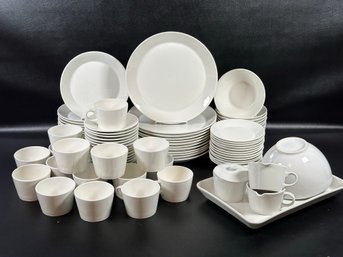 A Great Set Of Modern, Everyday Dinnerware In White Ceramic