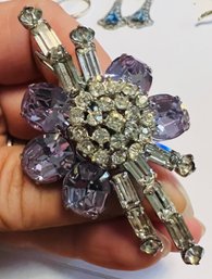 VINTAGE WHITE AND PURPLE RHINESTONE BROOCH