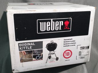 Fantastic New WEBER Original Kettle Charcoal Grill ($219-$285) Retail Price & Taste Of America Book - NICE !