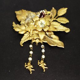 Artisan Gold Tone Brooch Having Cherubs (wear And Missing Cherub)