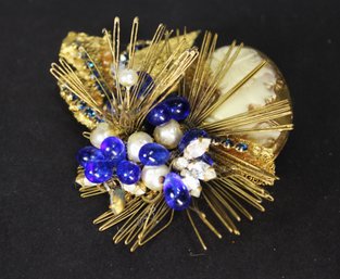 Artist Signed Studio Dated 1988 Brooch Having Cameo Gold Tone