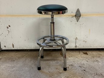 Heavy-Duty Pneumatic Workshop Stool