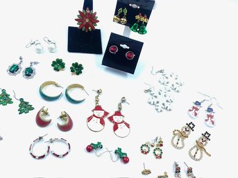 Vintage To Now Box W/ 19 Assorted Holiday Earrings & A Stretch Ring