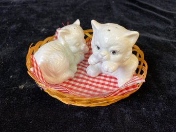 Vintage White Cat Salt And Pepper Shakers