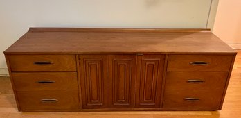 Mid Century Broyhill Sculptra  9-Drawer Dresser - Missing Legs