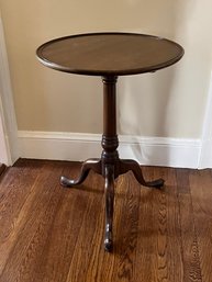 Vintage Kittinger Georgian Mahogany Pedestal Tea Table (LR)