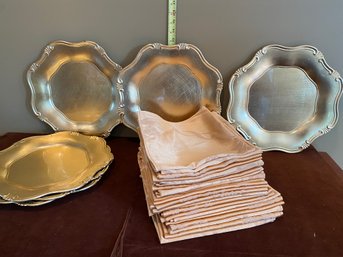 A Group Of Six GOLG Palate & Plate Charger With 24 Napkins