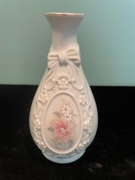 The Cameo Ribbon Vase - Royal Heritage Collection