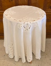 Round Table With Table Cloth