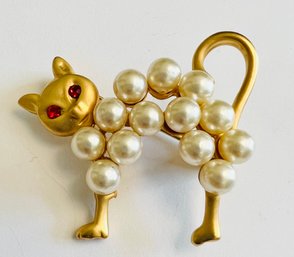 FUN GOLD TONE FAUX PEARL RED EYED CAT BROOCH