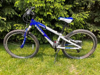 Trek MT220 21 Speed  Mountain Bike - 26' Wheel, 12' Frame (for Kids)