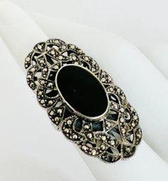 LARGE VINTAGE STERLING SILVER ONYX AND MARCASITE RING