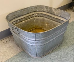 Vintage Galvanized Tub (T)