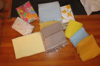 -Lot Of Assorted Tablecloths In Various Sizes:  Includes 3 Homespun Cloths And 2 Vinyl Cloths