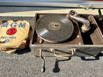 Vintage Victor, VV-50, Portable Turntable With Records