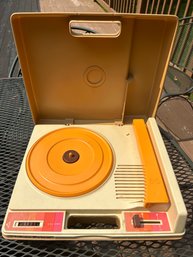 1978 Fisher Price Record Player **working**