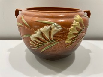 Roseville Freesia Brown Handled Bowl