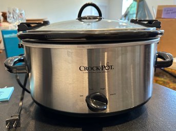 Crockpot Original NEW With Locking Top