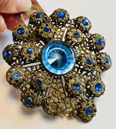 VINTAGE BLUE RHINESTONE GOLD TONE DRESS CLIP