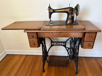 Vintage Singer Class 15 Treadle Sewing Machine In Original Cabinet